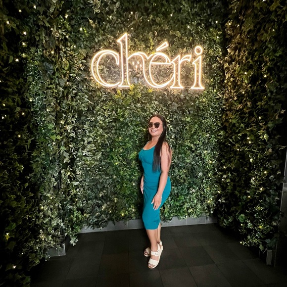 Meet your Posher, Stephanie - Picture 3 of 7